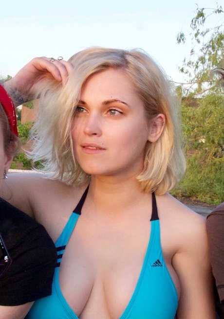 Naakte gelekte OnlyFans-foto van Eliza Taylor