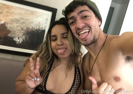 Naakte gelekte OnlyFans-foto van Broskithebull