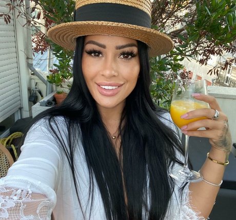 Naakte gelekte OnlyFans-foto van Monicasuarez