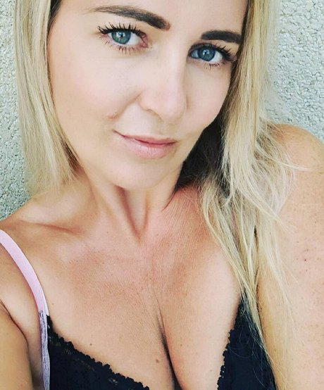 Naakte gelekte OnlyFans-foto van Ashley Campbell