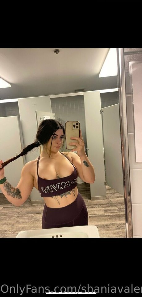 Naakte gelekte OnlyFans-foto van Shaniavalero
