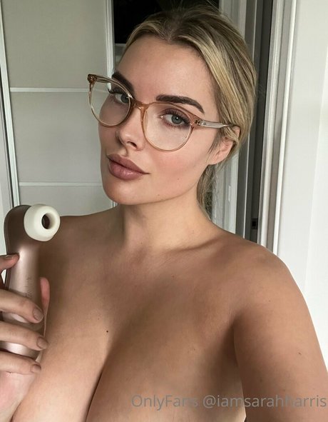 Naakte gelekte OnlyFans-foto van Iamsarahharris