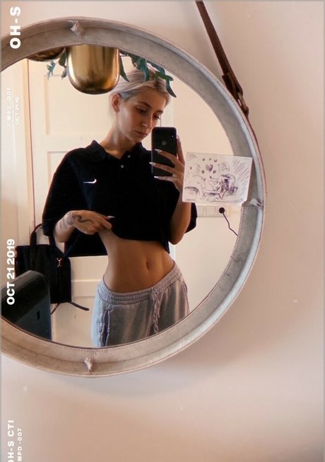 Naakte gelekte OnlyFans-foto van Lavishulula