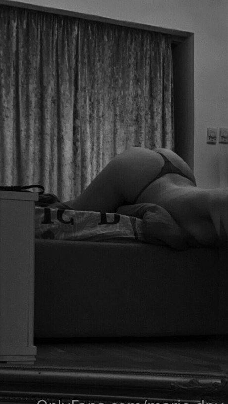 Naakte gelekte OnlyFans-foto van Mariedny
