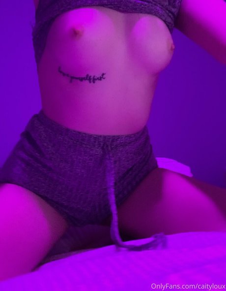 Naakte gelekte OnlyFans-foto van Caityloux