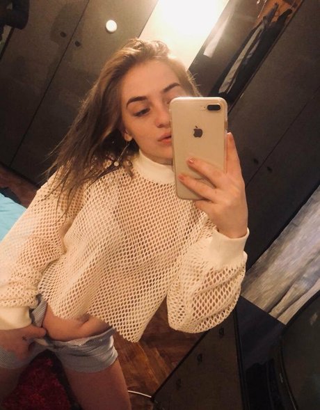 Naakte gelekte OnlyFans-foto van Veronikait