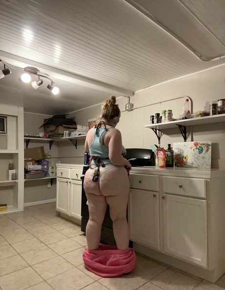 Naakte gelekte OnlyFans-foto van Lularanae