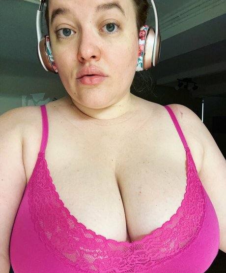 Naakte gelekte OnlyFans-foto van Lularanae