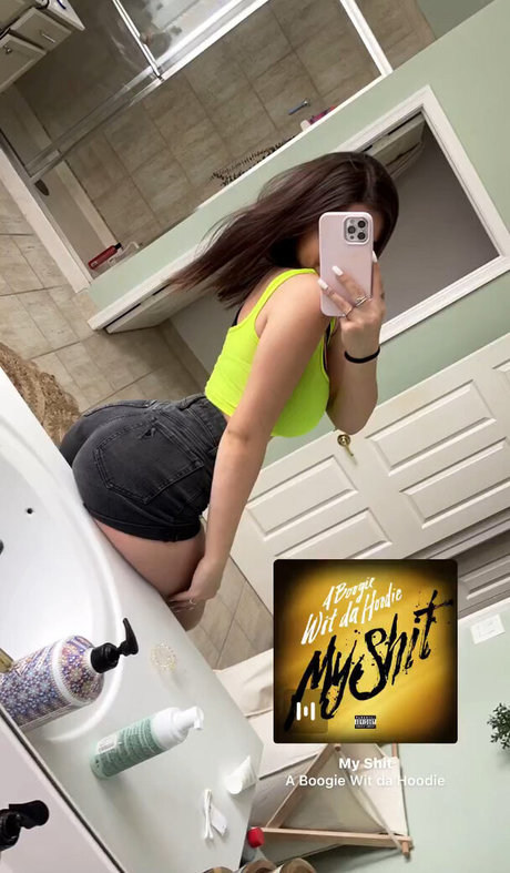 Naakte gelekte OnlyFans-foto van Emiliee Russo