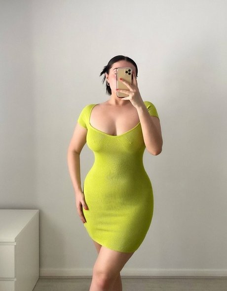 Naakte gelekte OnlyFans-foto van Sammie Warren
