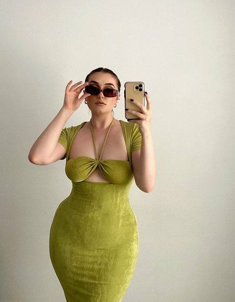 Naakte gelekte OnlyFans-foto van Sammie Warren