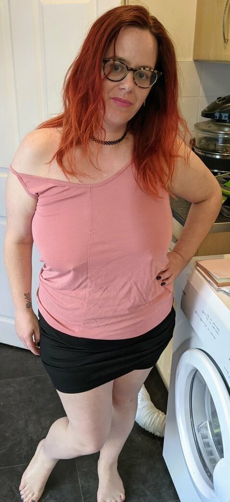 Naakte gelekte OnlyFans-foto van Petitepantyhose