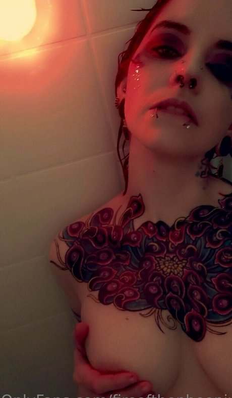 Naakte gelekte OnlyFans-foto van Fireofthepheonix