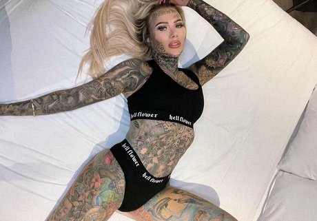 Naakte gelekte OnlyFans-foto van Becky Holt