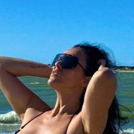 Naakte gelekte OnlyFans-foto van Castiza Vixens