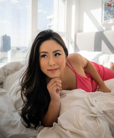 Naakte gelekte OnlyFans-foto van Dr Tara