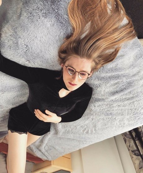 Naakte gelekte OnlyFans-foto van Alice In Wonder1and