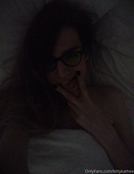 Naakte gelekte OnlyFans-foto van Kittykathee