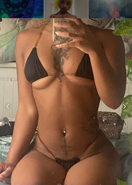 Naakte gelekte OnlyFans-foto van Crazyaniya