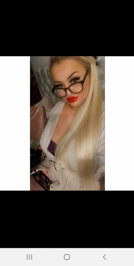 Naakte gelekte OnlyFans-foto van Jessica Elizabeth