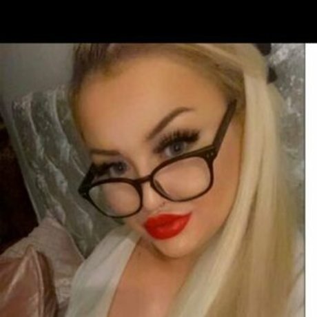 Naakte gelekte OnlyFans-foto van Jessica Elizabeth