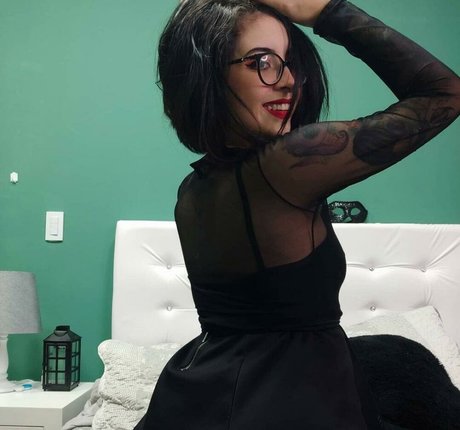 Naakte gelekte OnlyFans-foto van Vic Dagata