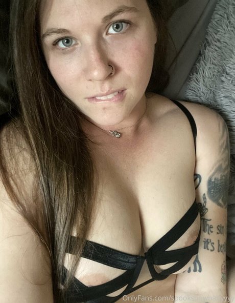 Naakte gelekte OnlyFans-foto van Spookshowbabyyyy