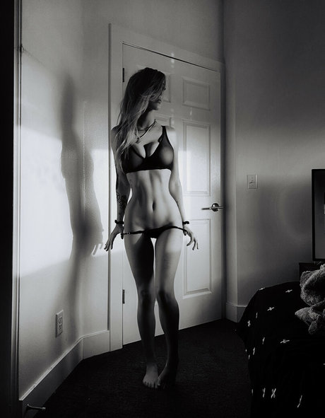 Naakte gelekte OnlyFans-foto van Itsravenroses
