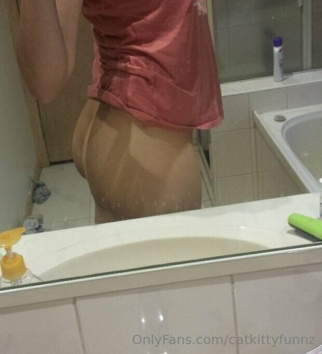 Naakte gelekte OnlyFans-foto van Catkittyfunnz