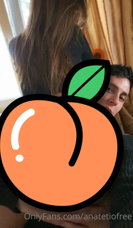Naakte gelekte OnlyFans-foto van Anatetiofree