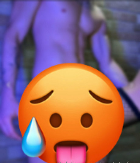 Naakte gelekte OnlyFans-foto van Anatetiofree