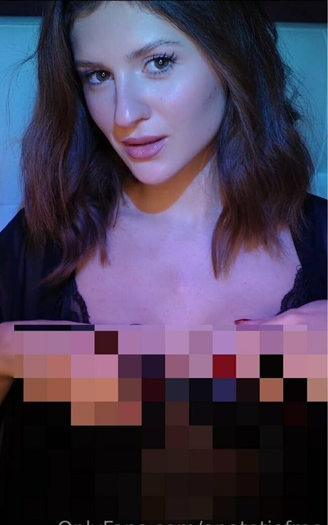 Naakte gelekte OnlyFans-foto van Anatetiofree