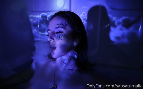 Naakte gelekte OnlyFans-foto van Sabsaturnalia