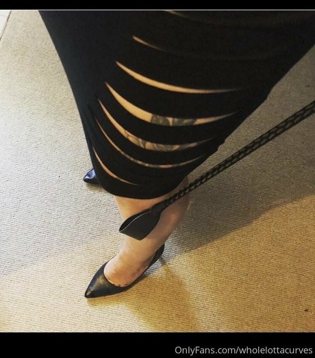 Naakte gelekte OnlyFans-foto van Wholelottacurves