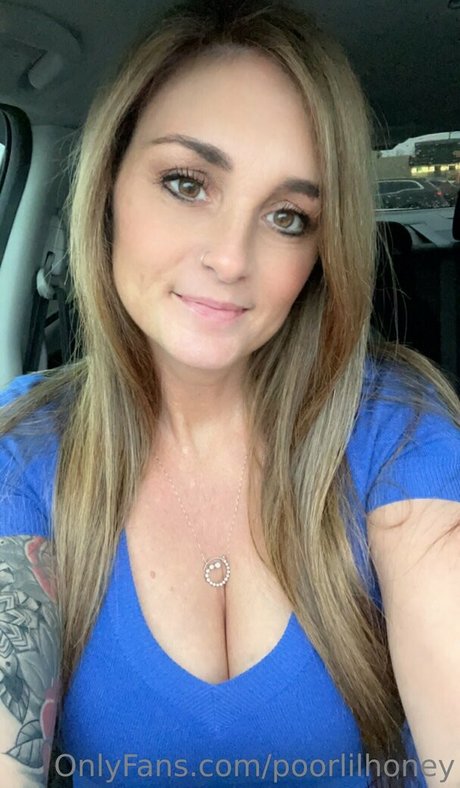 Naakte gelekte OnlyFans-foto van Poorlilhoney