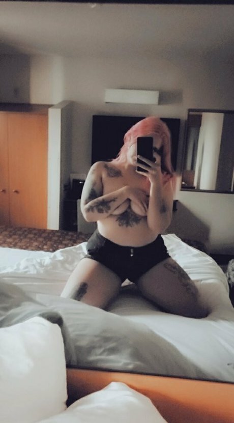 Naakte gelekte OnlyFans-foto van Strwbrrycream