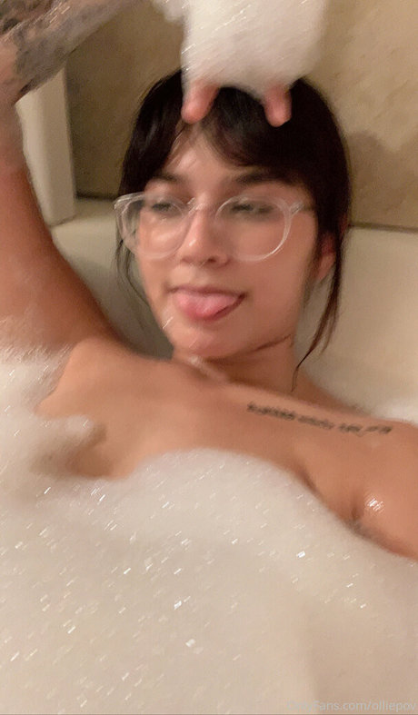 Naakte gelekte OnlyFans-foto van Olliepov