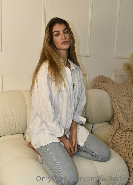 Naakte gelekte OnlyFans-foto van Amywillerton
