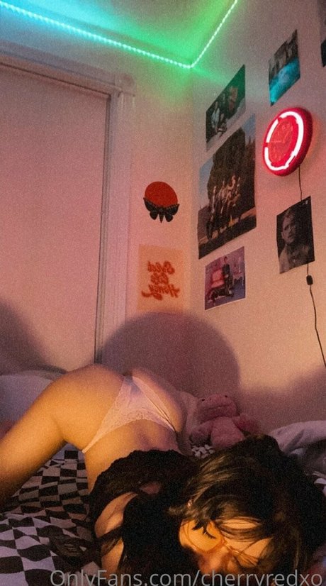 Naakte gelekte OnlyFans-foto van Cherryredxo
