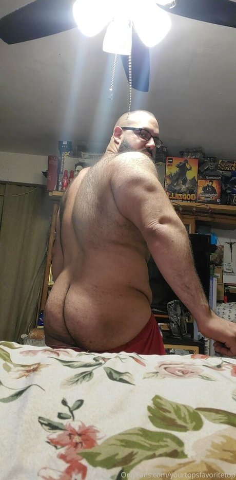 Naakte gelekte OnlyFans-foto van Yourtopsfavoritetop