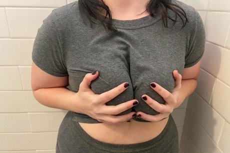 Naakte gelekte OnlyFans-foto van Mildmotha