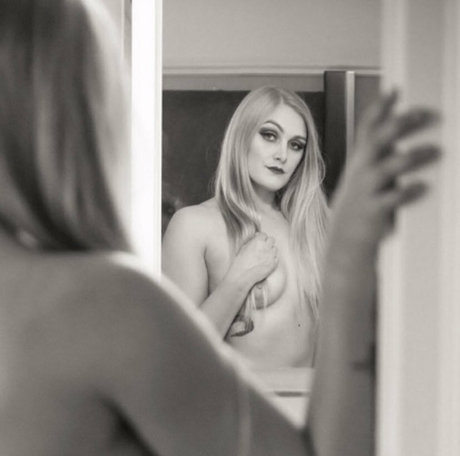 Naakte gelekte OnlyFans-foto van Pennymaex