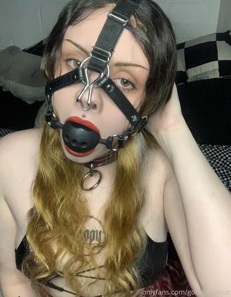 Naakte gelekte OnlyFans-foto van Gothbabybrat