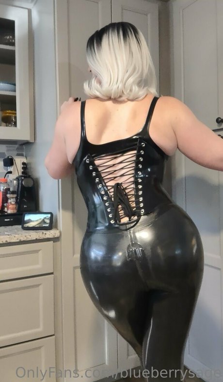 Naakte gelekte OnlyFans-foto van Blueberrysage