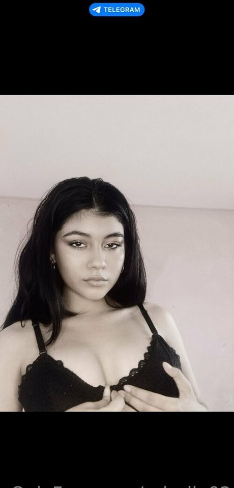 Naakte gelekte OnlyFans-foto van Priscila02