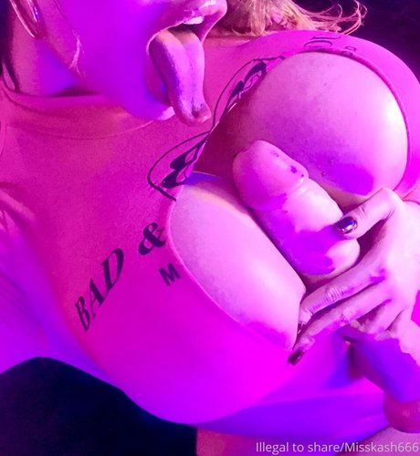 Naakte gelekte OnlyFans-foto van Blowfairy28
