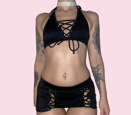 Naakte gelekte OnlyFans-foto van Izzybrando