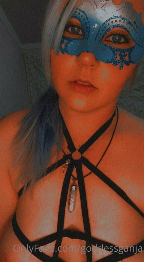 Naakte gelekte OnlyFans-foto van Goddessganja
