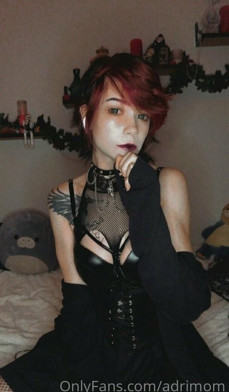 Naakte gelekte OnlyFans-foto van Adrimom