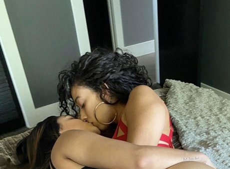 Naakte gelekte OnlyFans-foto van Kassandra Lee